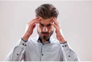mal di testa frontale : cosa significa
